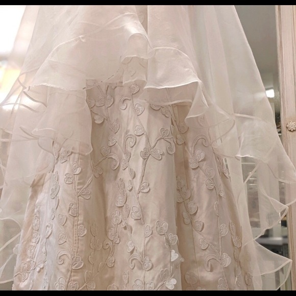 Vintage Wedding Dress - Picture 2 of 6